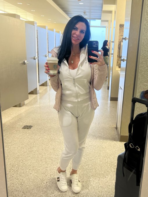 Mommy's always on the move, maybe you'll see me out and about!💖 https://t.co/kSSlNCII7J<a href="/tag/mvsales"class="tags"><span>#mvsales</span></a>