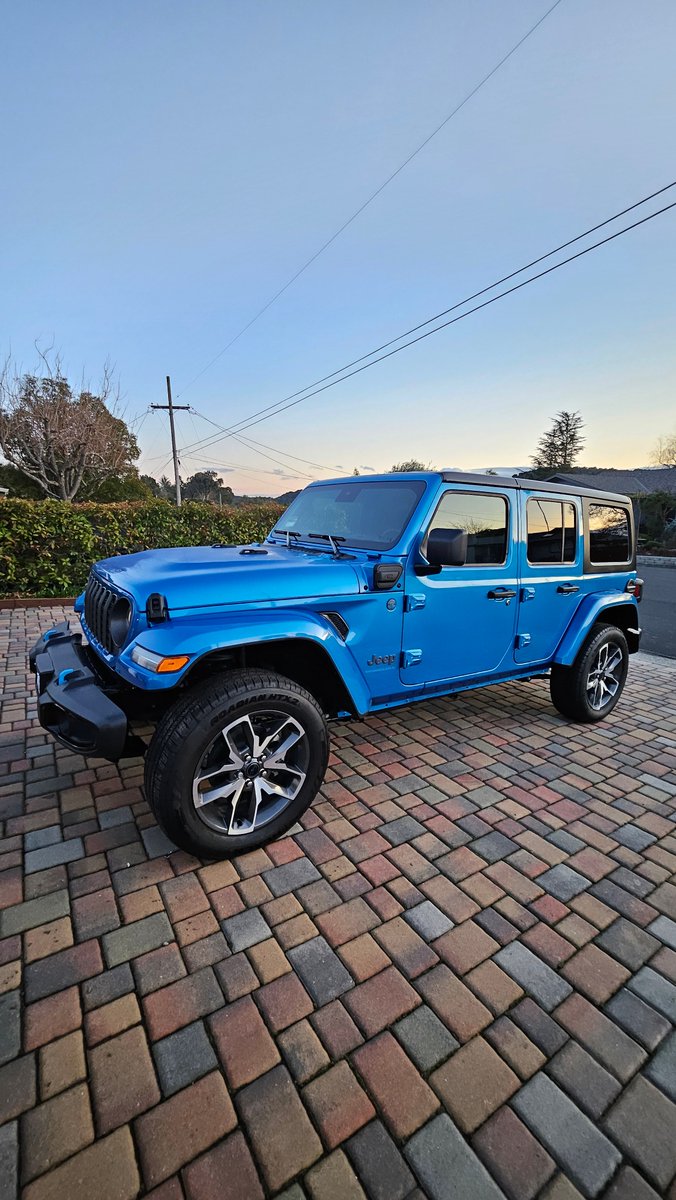 vvdub420's tweet photo. lovin' my new ride😎 #jeep #wrangler #4xe #pluginhybrid #jeepjl #jeepwrangler https://t.co/0sUFuTUBYH