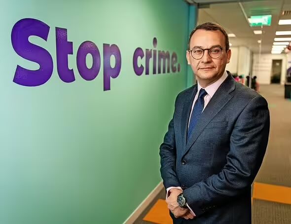 We were pleased to have recently welcomed the Standard and the Sunday Express to our HQ and show them around our busy UK Contact Centre.  Click to read both features, which provide a valuable insight into our service: crimestoppers-uk.org/news-campaigns…