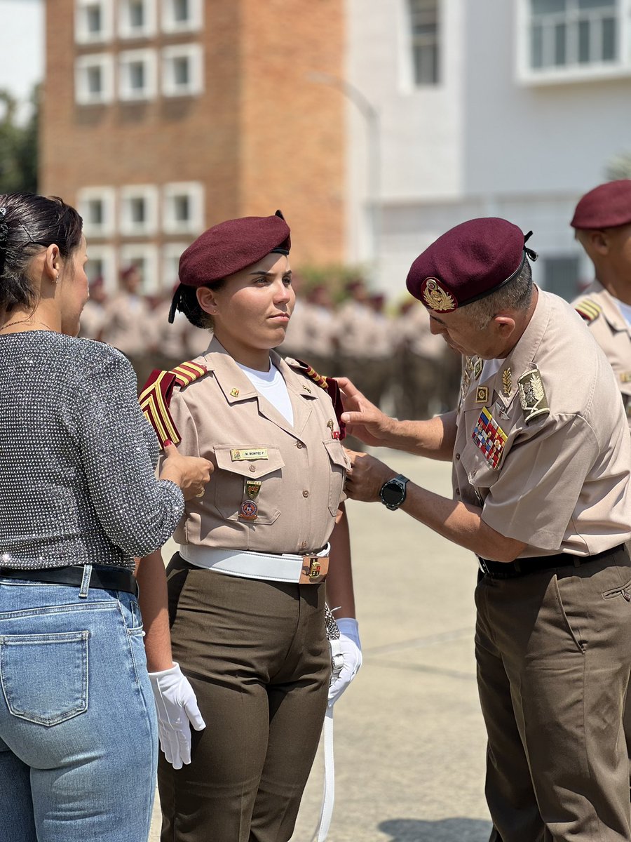 gb_ferrerdenny's tweet photo. Hoy #19FEB24. En la sede de la AMGNB con honor y alto espíritu de cuerpo, se llevó a cabo acto de ascenso a la jerarquía inmediata superior del personal de Alféreces y Cadetes del Curso General, presidido por el Cddno. *GD. José Bonilla Camacho,* Secretario General de la UMBV https://t.co/6Nk2K7Hmhs