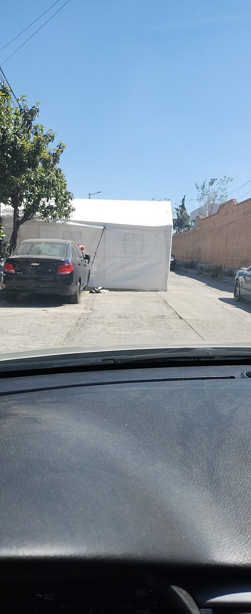 Jerrw's tweet photo. @dirtransitopue la dirección es: Calle 5 de febrero #744 Col. Vicente Guerrero. Acostumbran a bloquear la calle. ¿Se puede denunciar por este medio para que se multe a los responsables? https://t.co/1eoxGC1sM2