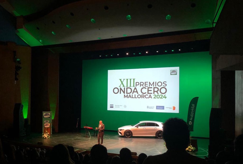 cerclemallorca's tweet photo. Enhorabona als guardonats als #PremiosOCRMallorca 🏆:
@GalletasQuely, @AEMET_Baleares, @casaplanas, @ContraCancerIB, @HuguetMallorca, @ChallengeMca, @PalmaAquarium,  #Aspanob i @barcelohoteles 
👏👏👏 https://t.co/7gBjZEKSz8