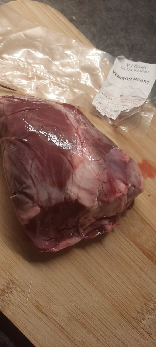 Pinkles6's tweet photo. Bangers&Mash and onion gravy for the gents and venison heart and veg for me. #wildgame #vension https://t.co/ZIHibzFwRL