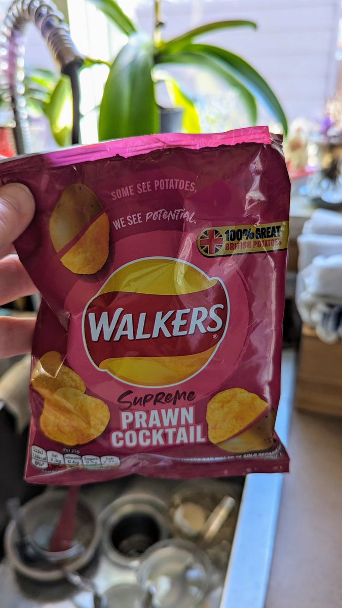 Mmm, mmm, mmm afternoon snack of crisps! Ohhh sooo yummy! I love these little bags since at 13 grams of carbs .. it helps me curb my triple dipping into a larger bag! #gbdoc #doc #T1D #crisps #walkers #prawncocktail #insulin #diabetes #eatinmoderation