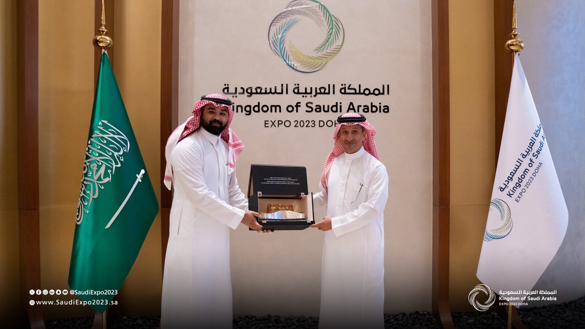 expo_riyadh's tweet photo. معالي وزير السياحة @AhmedAlKhateeb ، يزور الجناح السعودي في معرض #إكسبو_2023_الدوحة للبستنة.

#السعودية_في_إكسبو2023 https://t.co/EF8lASxU1y