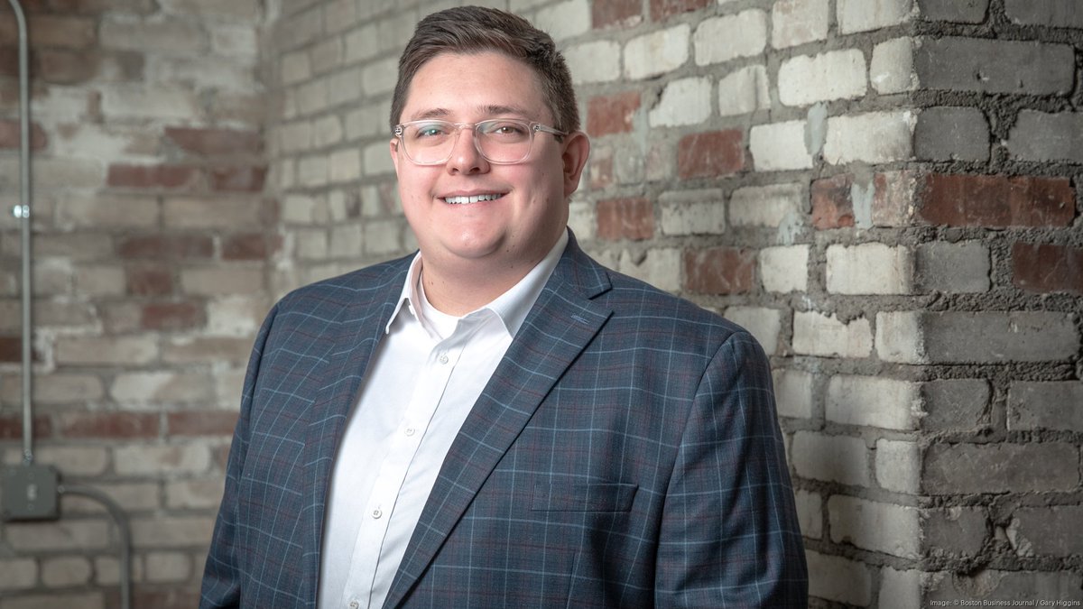 Congratulations to Tim Cronin ’18, recently named a 2024 honoree for the Boston Innovators in Healthcare Award by the Boston Business Journal. Cronin currently serves as the Massachusetts director for climate policy at Health Care Without Harm. Read more: zurl.co/lCLQ