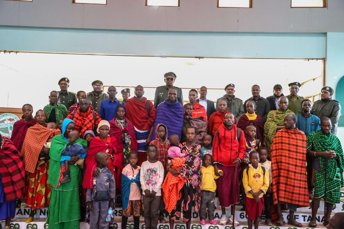 BawaAfrika's tweet photo. The enthusiasm of citizens who register to move voluntarily from the #Ngorongoro has increased where today on Feb 19, 2024 a total of 82 households with 541 people and 3,379 livestock have moved from Ngorongoro to #Msomera Village in Handeni Tanga. #ALT @UNESCO @AngellahKairuki https://t.co/wHchAqkiTn