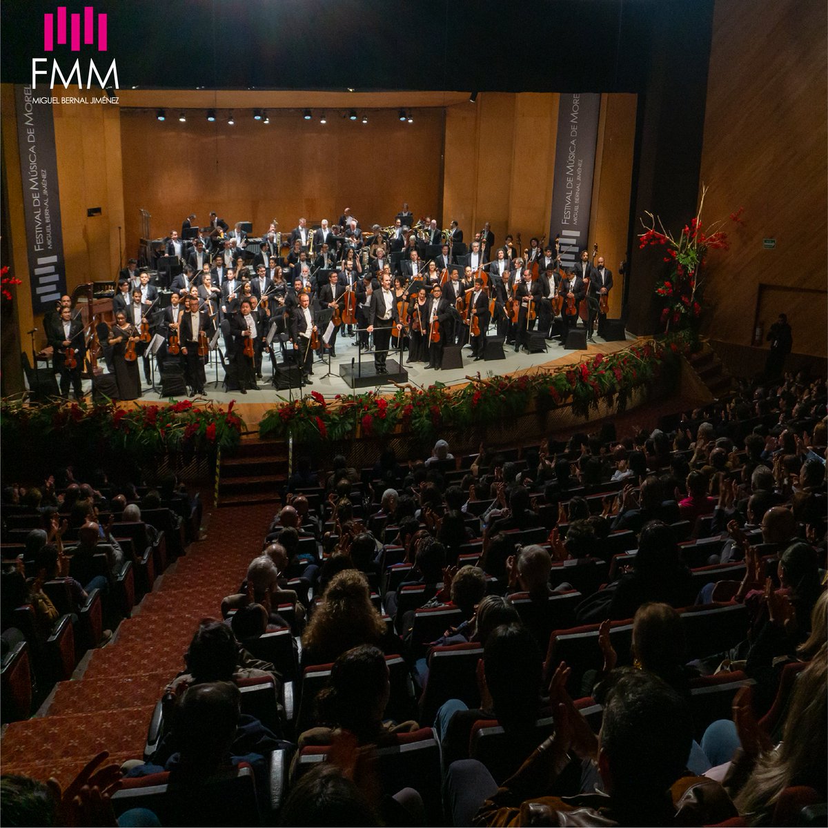 FMusicaMorelia's tweet photo. Hoy recordamos nuestra Gala 35 con algunas de las fotos de nuestro Concierto Inaugural, en donde nos deleitamos con la presencia de la OSXUV, dirigida por Martin Lebel y el tenor Mark Padmore ¿Estuviste ahí?
#FMM #MarkPadmore #Inauguración #Músico #FestivalMúsicaMorelia #MBJ https://t.co/tcrhjXtpX0