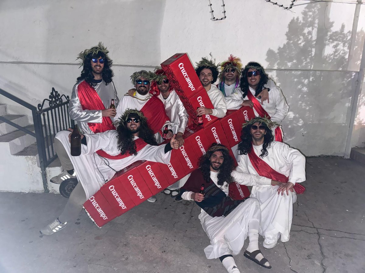 FSalinas12's tweet photo. Que Cruz tan grande tenemos que aguantar... @Cruzcampo https://t.co/TJqWyMIbwJ