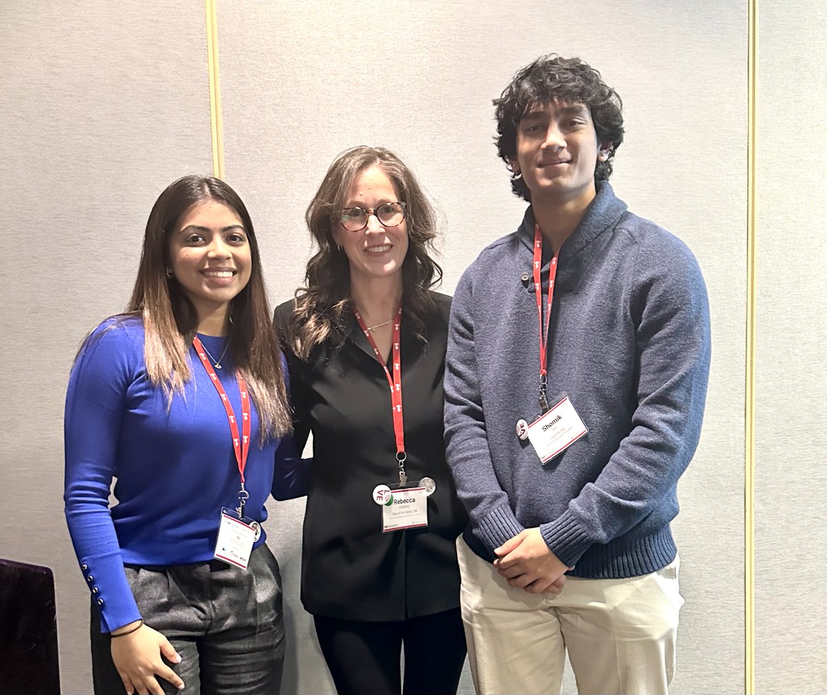 YourTechQ's tweet photo. @netinclusion It was such a privilege joining the panel discussion at the National Net Inclusion Conference 2024 for "Building Inclusive Intergenerational Technology Program" with Rebecca Gibbons. We had a jam packed room full of engaging participants and national leaders. https://t.co/jRt9lH2stJ