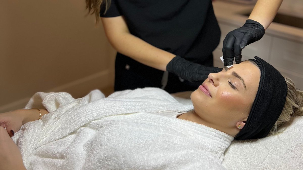 Let your brows steal the spotlight!

Our skilled esthetician at #GlowUMedSpa creates flawless arches tailored to enhance your natural beauty.

#perfecteyebrows

glowumedspa.com