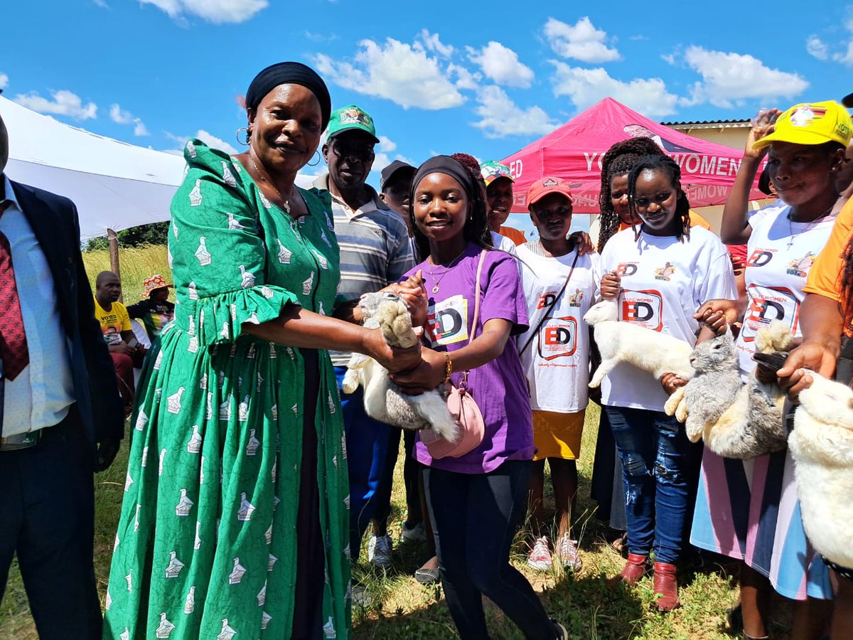 CMukungunugwa's tweet photo. YW4ED Mash East Chapter joined the Smart Zim Agriculture Initiative to learn rabbit rearing and earn income. Thanks to President ED for his vision and support. #YW4ED #CelebratED #GetEmpowerED #GetInspirED #GotMotivatED https://t.co/6XzoSI9rjn