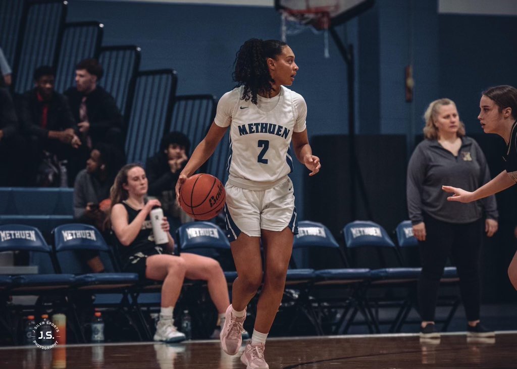 rangersbball1's tweet photo. ‼️🚨 SENIOR ALERT 🚨 ‼️

Hugeee shout out to @thyanais Santiago!!!!! Amazing competitor, one of best defenders in state, top notch teammate and leader!!!! T reps a 4.4 GPA, 3-sport athlete, 2 sport captain and an overall amazing person. You will be missed!!! 

@methuensports https://t.co/FIOFryE7t5