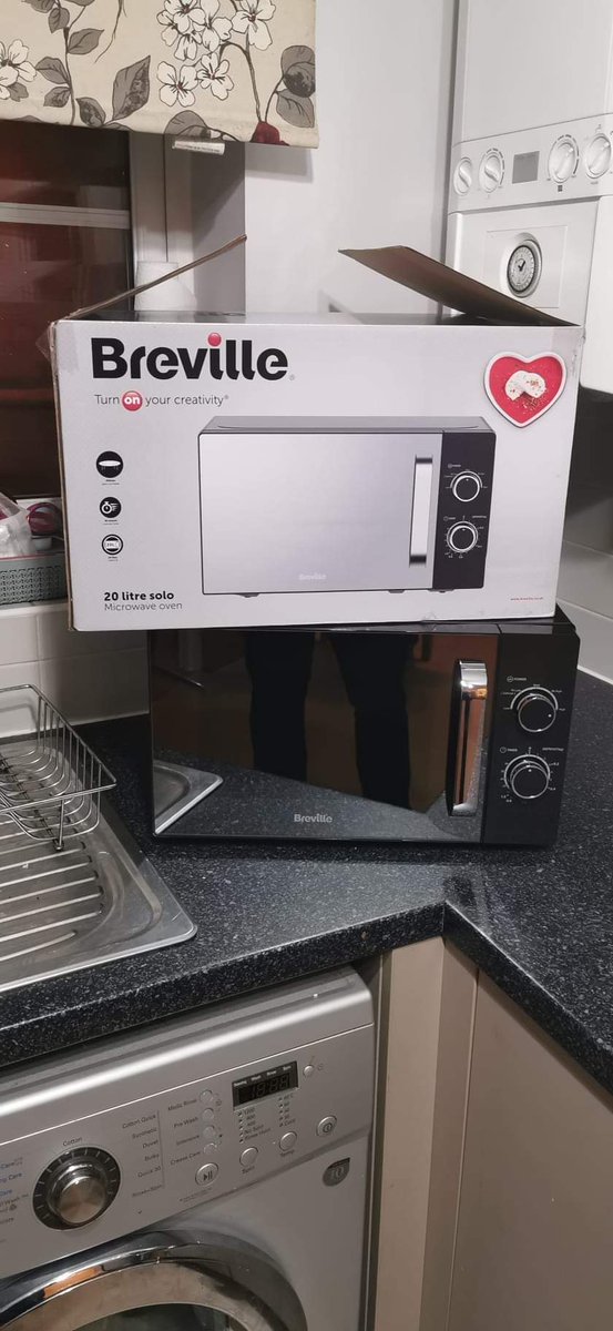 loumc231's tweet image. @brevilleUK I think you might want to amend your information on the packaging. Thought this was a silver &amp;amp; black microwave but it's all black. #differentcolour #notsilver #black
