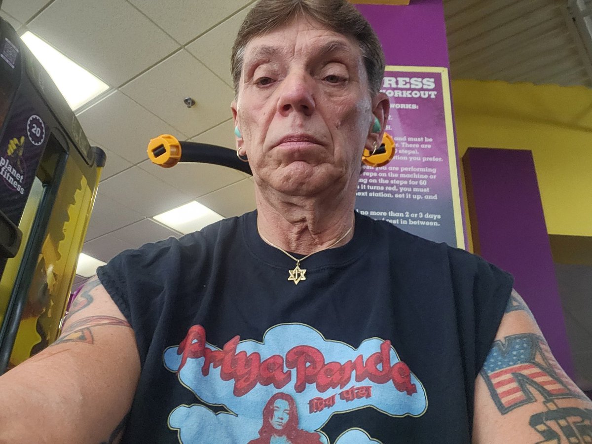 HebroRican's tweet image. @priyapandaxo
@diemonds @hairnetradio1 @fckfmrocks @Maxy_stein @dollyliciousfox @SiriusXMOctane @shannongunz @CiBabs @Rockdecades @TheBADGIRLROCKS @NCRinNA 
Who are you listening to at the gym? Me? #Diemonds and #PriyaPanda!!!