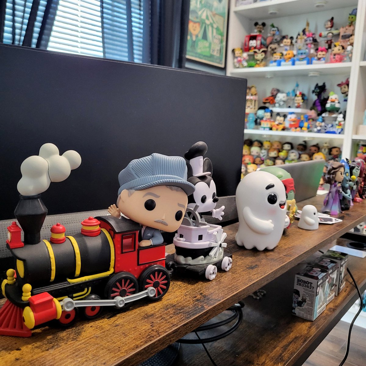 Didn't have to be in the office today, so here's another view from my home office for Office Day! @FunkoLeeM @dj3cb #FunkoPhotoADayChallenge #FunkoFeb2024