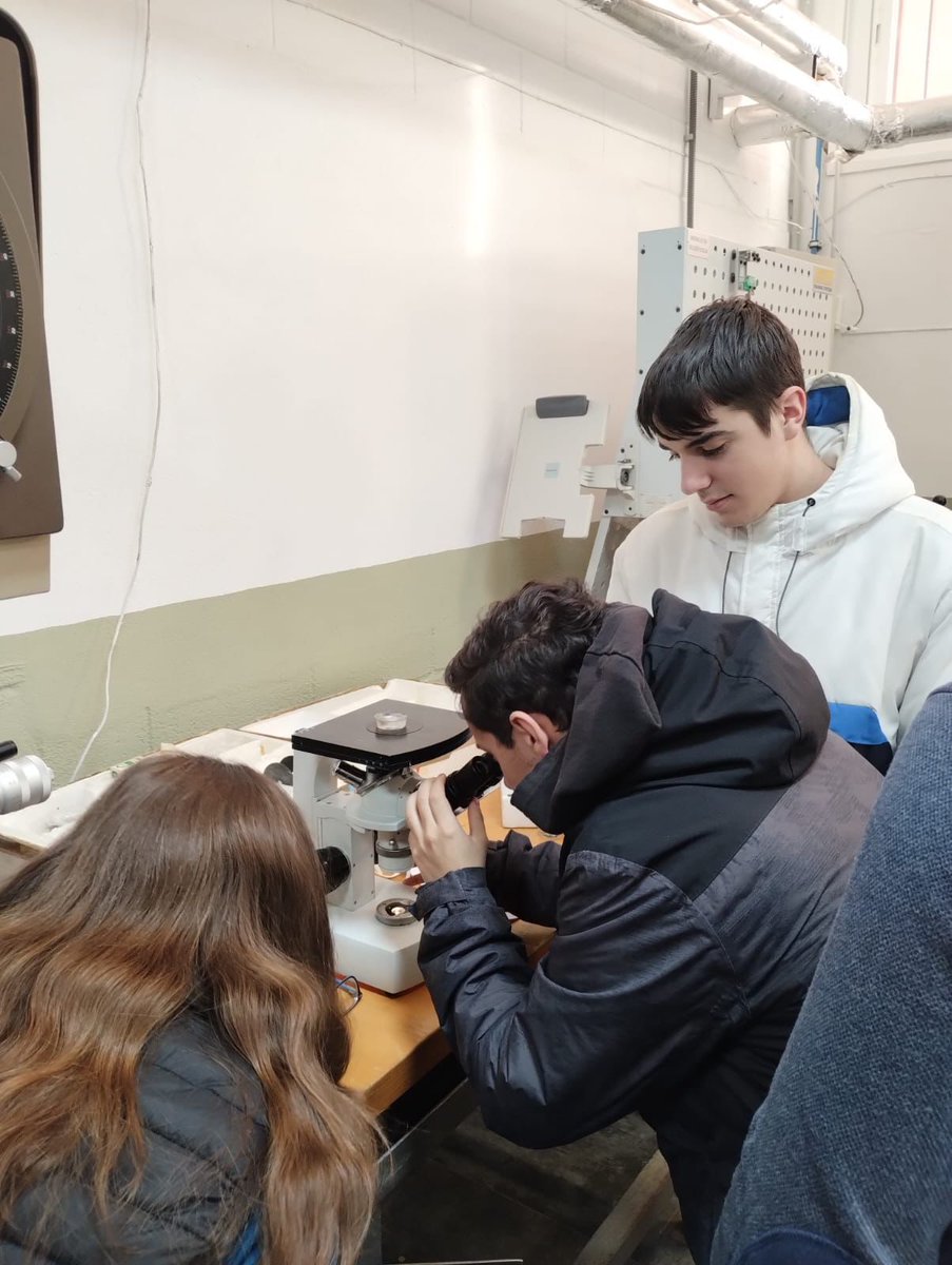 santiagoapostol's tweet photo. Estudio metalográfico con microscopio óptico metalográfico por nuestro alumnado de 2.° MEC #practicasfp @FpExtremadura https://t.co/jtC9XGRkSP