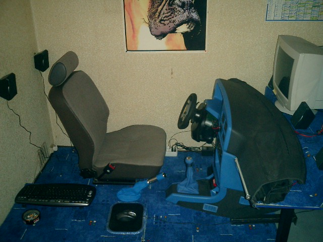 warko80's tweet photo. Petit partage de mon setup Simulateur voiture d'il y a 20 ans avec un intérieur de 309 jacky tunning 😜
C'était déjà fou pour l'époque 😂
#carsimulator #setup #Simulation #carrace https://t.co/s9tetmUOJS