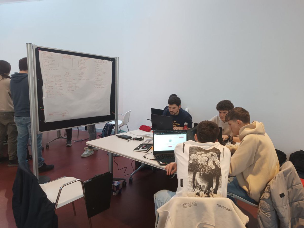 SomMobilitat's tweet photo. 💡 Aquest cap de setmana hem estat al @TecnoCampus a la 7ª edició del #SomHackathon amb l'ajuntament de @matarocat
🏝️ El repte d'aquest any ha girat entorn al turisme sostenible i com adaptar-lo al canvi climàtic
💚 Gràcies a tothom qui hi ha aportat el seu esforç! https://t.co/r0wRbMb6o0