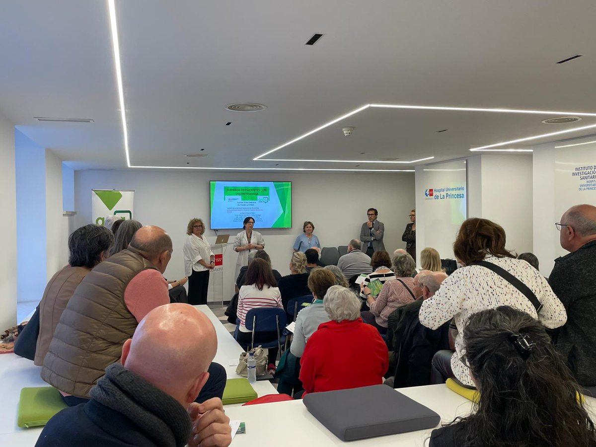 Este momento, con estas personas y rodeados de pacientes le da sentido a todo. Gracias <a href="/AngelsRoca_ASIA/">ASIA ASIA</a> <a href="/InconAsia/">asociación incontinencia Asia</a> <a href="/Inmaperezsalaz1/">Inmaperezsalaza</a> Trabajar así es una suerte 🍀 <a href="/lopez_fando/">Luis Lopez-Fando</a> <a href="/InconAsiaMadrid/">InconAsia_Madrid</a>