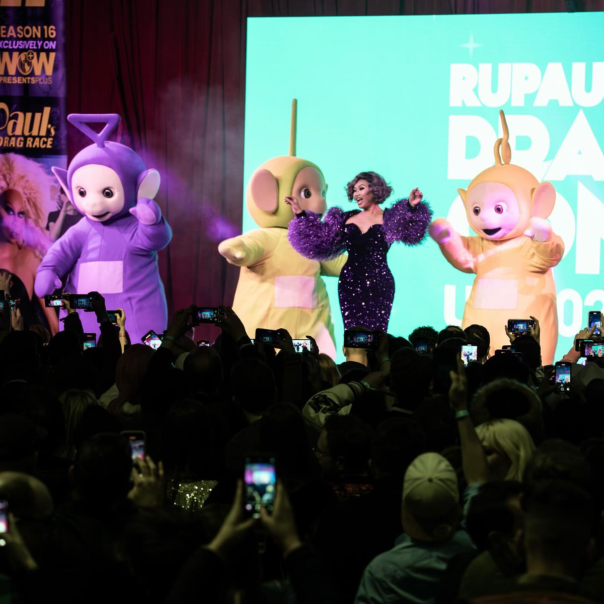 Meow meow, Teletubbies! 💜💚💛❤️ Throwback to @jujuboston’s legendary performance with the @teletubbieshq on the #DragCon UK Main Stage last month! 🎟️ @rupaulsdragcon LA tickets on sale now at rupaulsdragcon.com