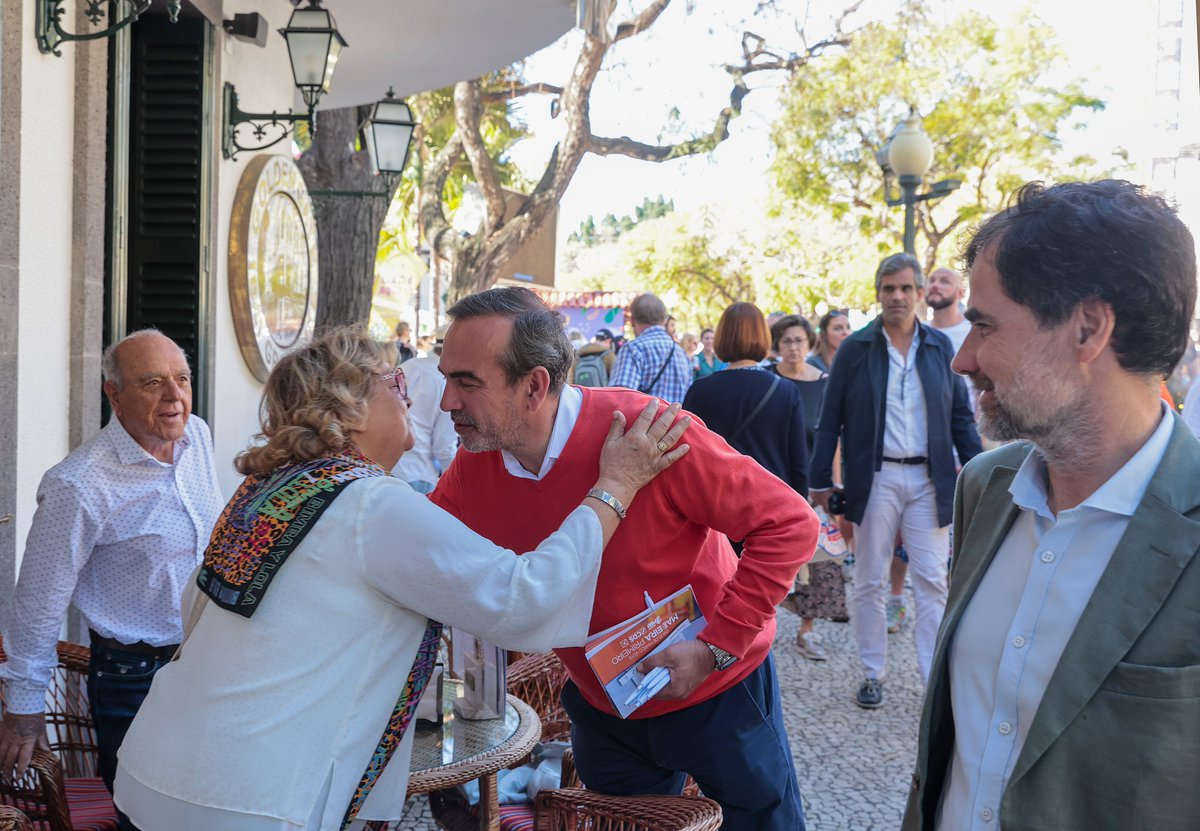 psd_madeira's tweet photo. A Candidatura "MADEIRA PRIMEIRO" promoveu mais uma ação de esclarecimento junto da população.
Uma oportunidade para reiterar os apelos à participação de todos nas Eleições Legislativas do próximo dia 10 de março e apelar à escolha daqueles que colocam a Madeira em primeiro lugar. https://t.co/68qCK2Ahtp