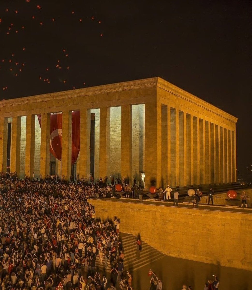 "Atatürk'ü duyunca sinirin bozuluyorsa, Bozukluk sinir sisteminde değil kanındadır."