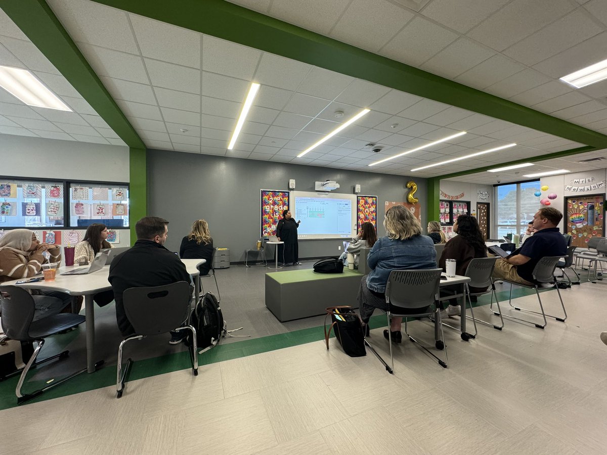 its_morgancave's tweet photo. My favorite part of the day is getting to learn from the iTeam and see them shine β¨ @tayloryourteach @RISDiTeam #RISDWeAreOne #LearnwithiTeam https://t.co/btQMI4r06H