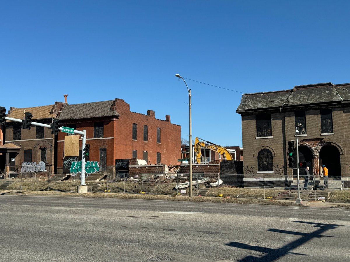 WUMCRC's tweet photo. Demolition of the long vacant properties along S. Kingshighway in #FPSE is now underway. https://t.co/7ZUE4O0MkK