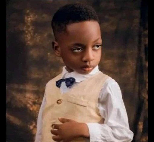 Babaally10's tweet image. Ngaho uvuye ruguru none ushikiye mubana bo mumuji ng'ushyaka kudragua!! Bro uri sure k'uwo mwana azoshobora #Kunya muri Toilet y'ibiti bibiri???