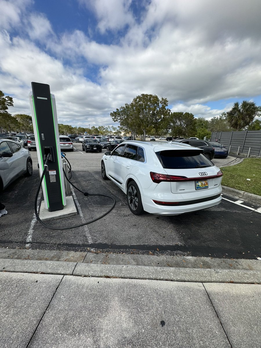 YOUR_FL_REALTOR's tweet photo. @ElectrifyAm - Naples, FL is 100% down….  Long line…. Any fix on the way?!  Station 100246 https://t.co/ii2LjEkLSE
