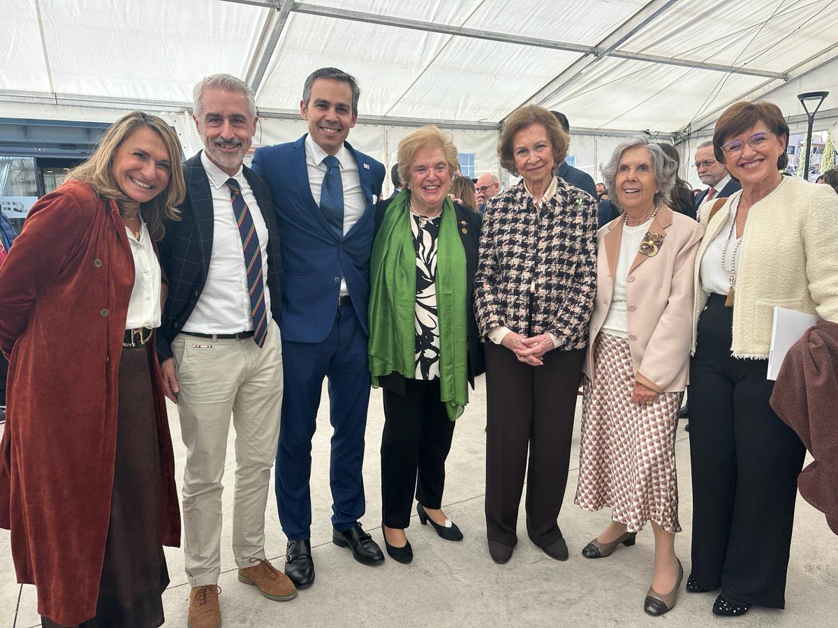 📸 Inauguración del centro de la @friat_es “Los Llanos 3” en Alcorcón (Madrid), con la presencia de la Reina Emérita Doña Sofía.