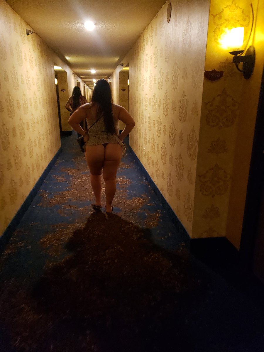 candytoebeans's tweet image. Drunk nights 🙃