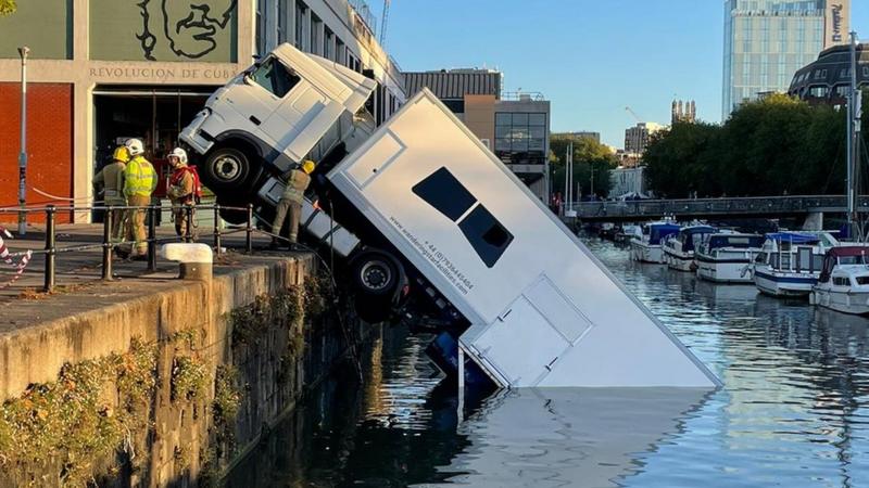 chad956's tweet photo. @anne_clarke @LondonFire Oh dear!! @FacilitiesByADF strikes again!! If it was in Bristol they could have just backed it into the river like they did last time 😂 https://t.co/I3Shn3s2zB
