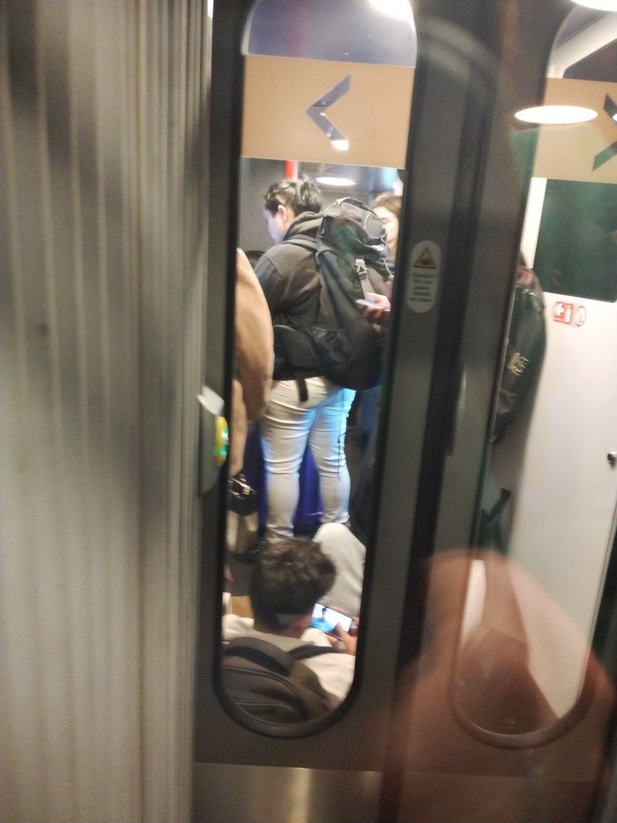 MarinaWay10's tweet photo. @CrossCountryUK https://t.co/gIrzyvD7jh