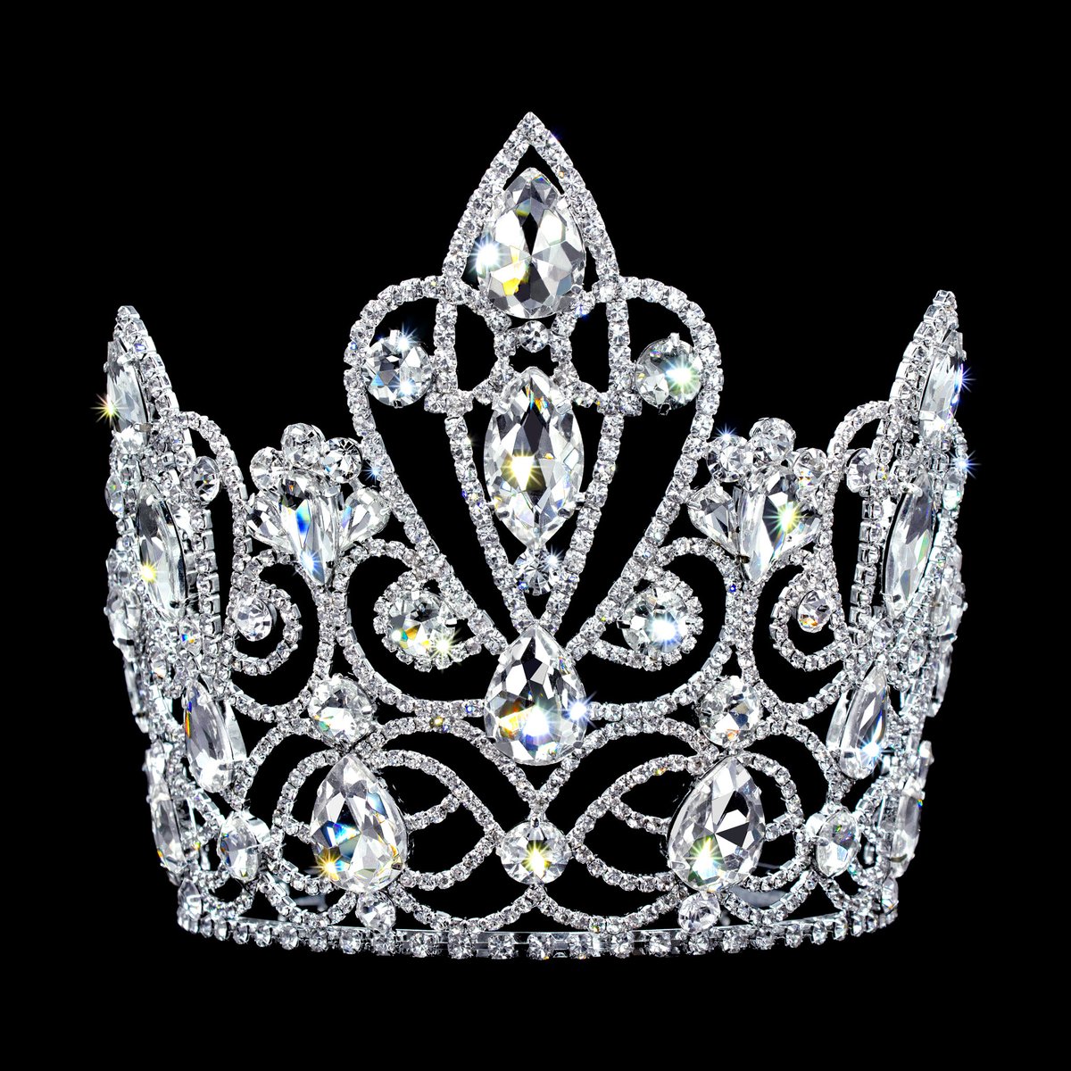 #17377 - The Serenity Tiara with Combs - 5.75' Tall
rhinestonejewelry.com/products/17377…
#Pageant #PageantCrown #RhinestoneJewelry