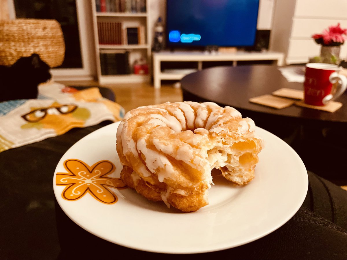 Nachttreue's tweet photo. Ich vergess immer wie diese "Dinger" heißen... 🧐

Aber is am Ende ja auch egal, sie sind lecker 🤷🏼‍♀️😋 

#NeedSugar #Sweets https://t.co/3F5AYGoRxu