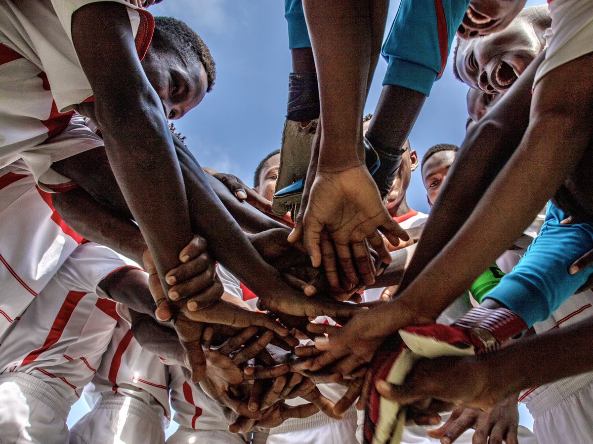 AcademieAFAS's tweet photo. 📝 Ce lundi, le premier centre de formation au métier de footballeur en République de Guinée (@AcademieAFAS), a rouvert officiellement ses portes. 
Un nouveau départ vers les ambitions que nous nous sommes fixées depuis 2020. 
#AFAS 🔵🔴 #Yorokoguia https://t.co/8AtucN9rmx