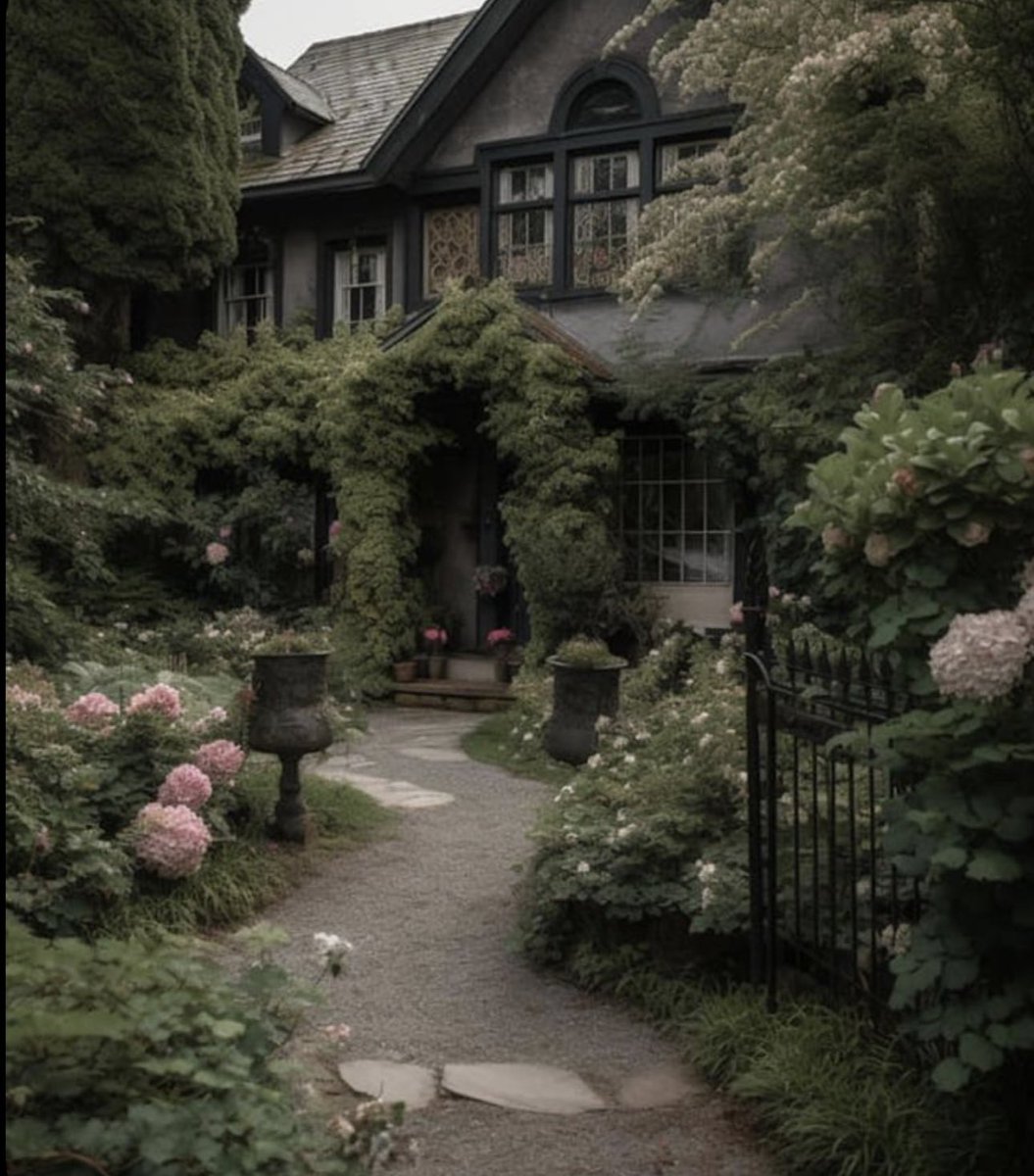 theclovecoterie's tweet photo. Go on Pinterest and search:

Kitchen
Garden
Bedroom
House

And post the first picture that comes up for each. This is your aesthetic 

Well, yes! https://t.co/bImRROMqEg