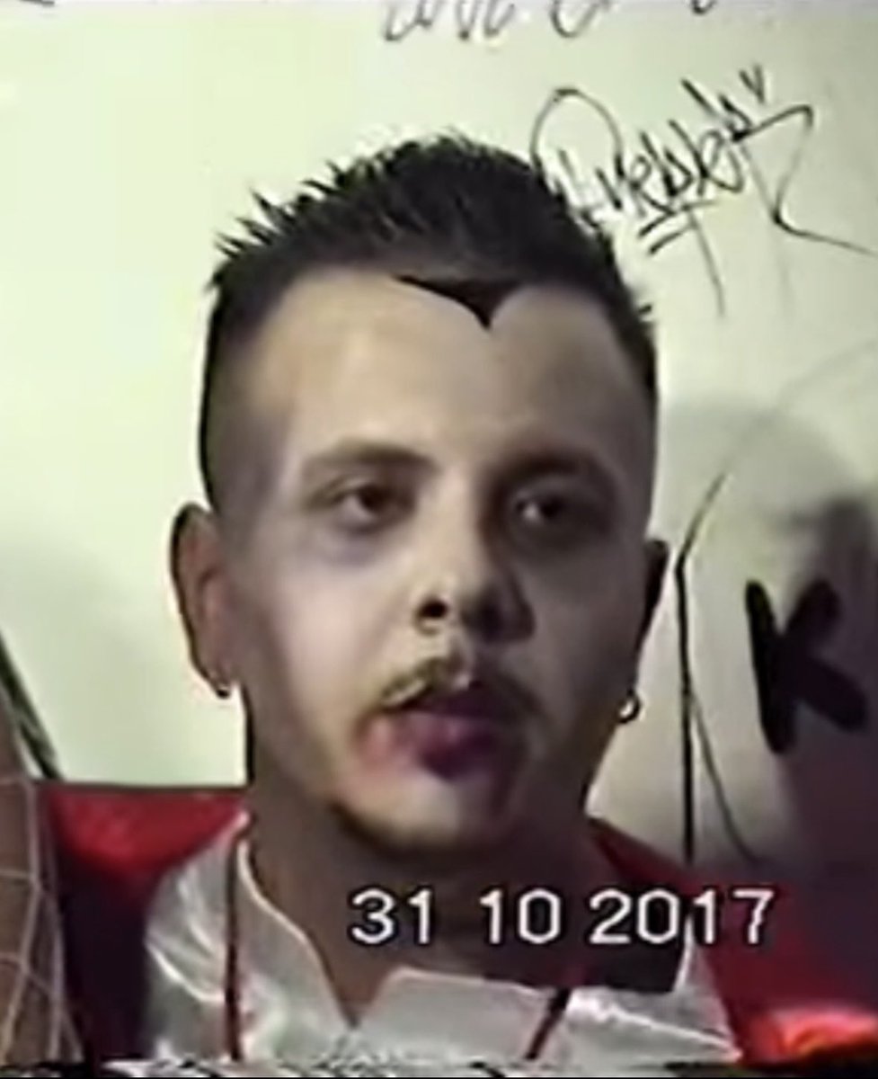 pov es carnaval estás en 1 de primaria y tu madre t pinta de drácula: