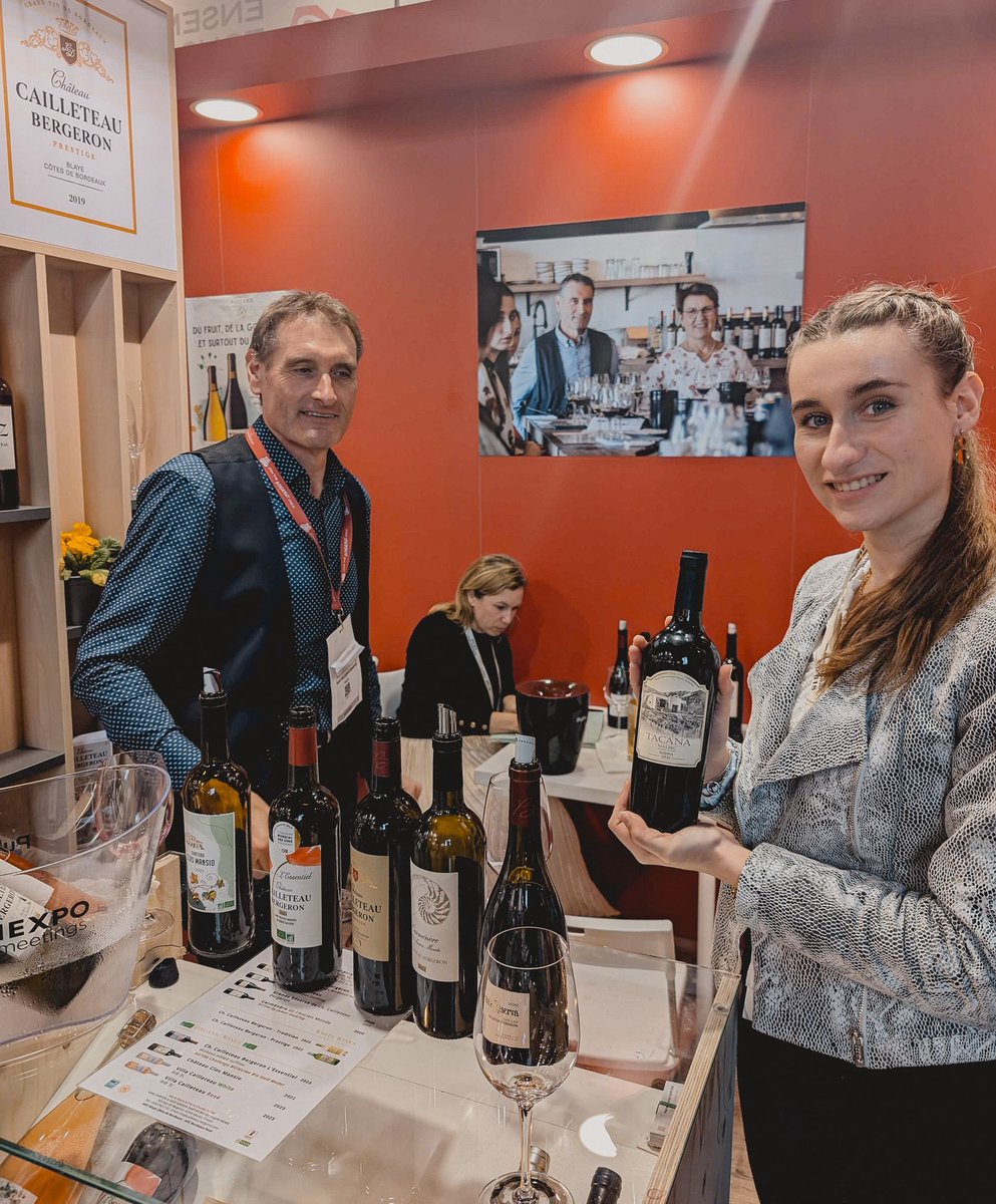Lovely to run into the winemakers behind Oz de Cailleteau at @vinexposium... We stopped by to say hello and gifted them a bottle of our own 2021 Tacana Reserva!