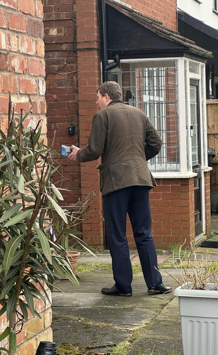 This afternoon I’ve been out in #westlancashire speaking to local residents.

Lots of support for our plan to protect green spaces and prioritise building on brownfield sites.