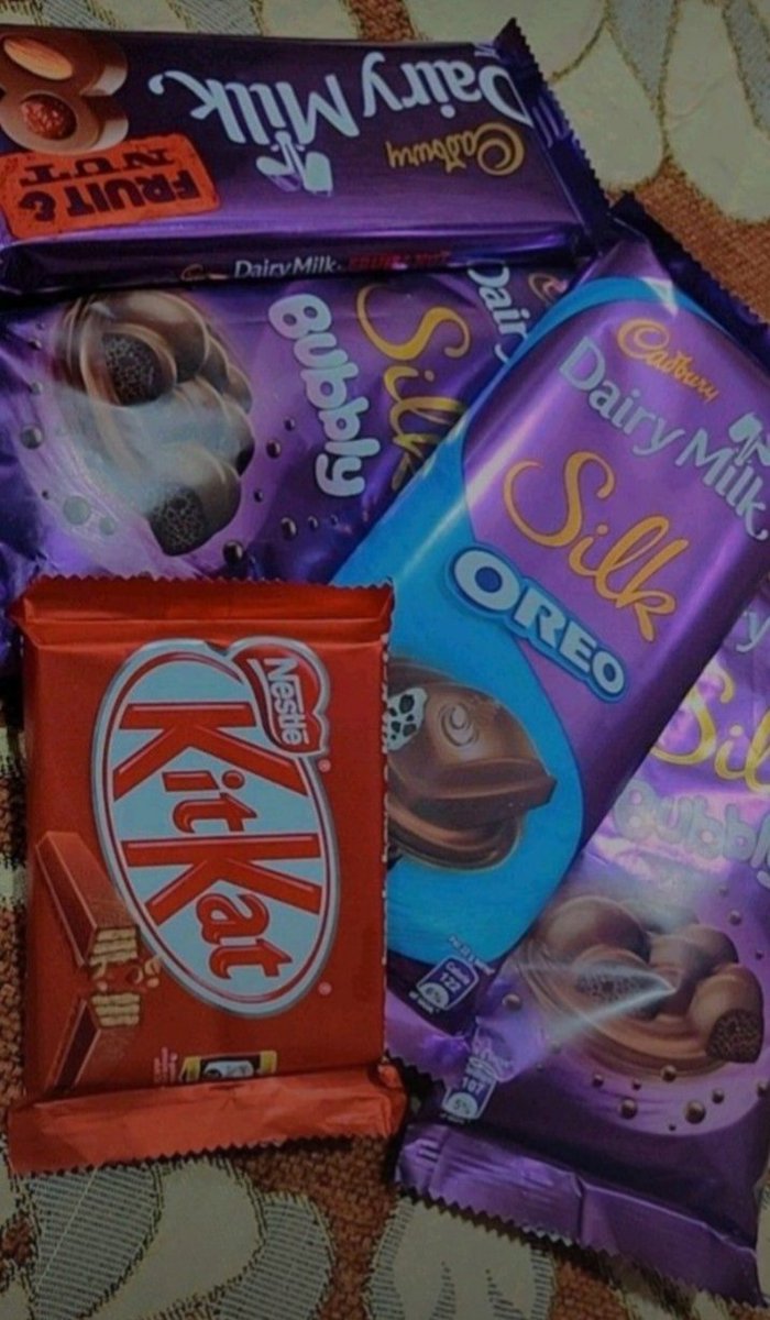 Hmm 🤔
Kis kis ko chocolates pasnd hai?
Jaldi comment box me batayen..