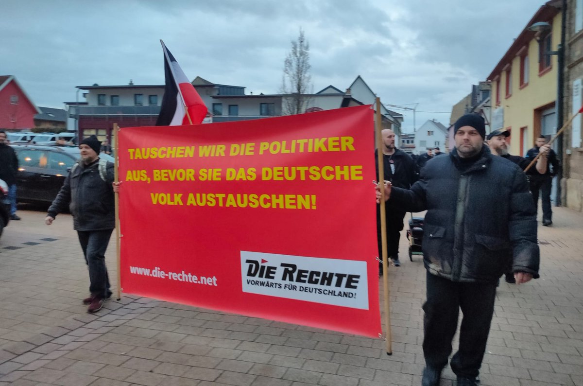 Gegen antideutsche Hetze in #Wöllstein!

#GegendieDemokratendiktartur
#Gegenlinks #FürDeutschland 
#Zukunft #Freiheit #Rheinhessen
#DIERECHTE #Nationalismus