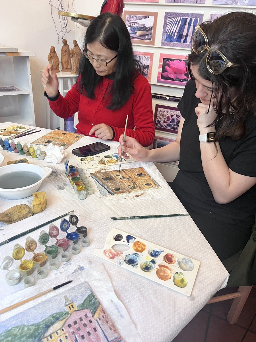 mrhsvpa's tweet photo. The sharks had a busy day in Firenze! The walking tour, leather demo, fresco painting class 🖼️ and spooky tour were some of our highlights! #monomoy @MonomoySchools @MonomoyLatin @miss_lee_shark
@cranberryteam @MonomoyMelinda @mrhsvpa #monomoyinitaly https://t.co/rmjOZBmI5U