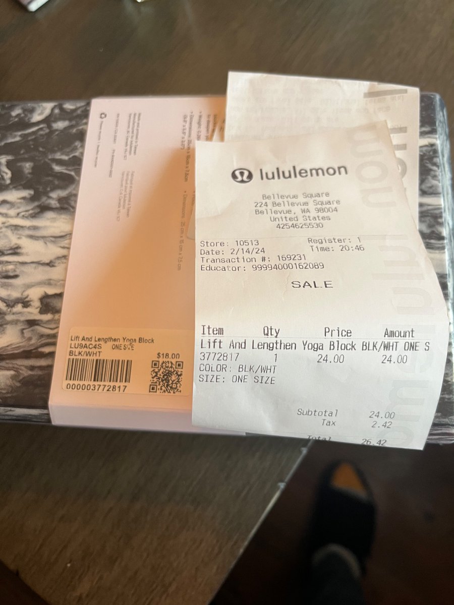 pshawlife's tweet photo. @lululemon wtf? How does $18 = $24??? https://t.co/glWsYCuxYF