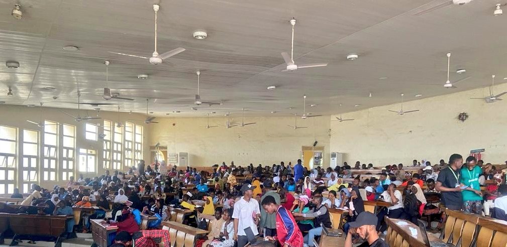 Rashaf01's tweet photo. Toward attaining sustainable academic excellence and intellectual development, I was opportune to tutor thousands of UNILORITES offering GNS 111 across different faculties at the Education Lecture Theater, Faculty of Education, University of Ilorin last weekend.

#RASHAF✌️ https://t.co/bdEPjOAbvf