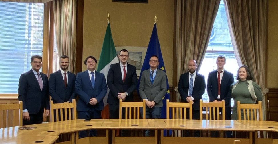 Day 1 of a busy three-day visit of colleagues from the Euro-Atlantic Resilience Centre @CentrulR. Good exchanges with @dfatirl Director @PDavidBruck1, officials, diplomats and experts including @CaitrionaHeinl and @JohnOBrennan2. Special thanks to @BarryColfer and his @iiea team.
