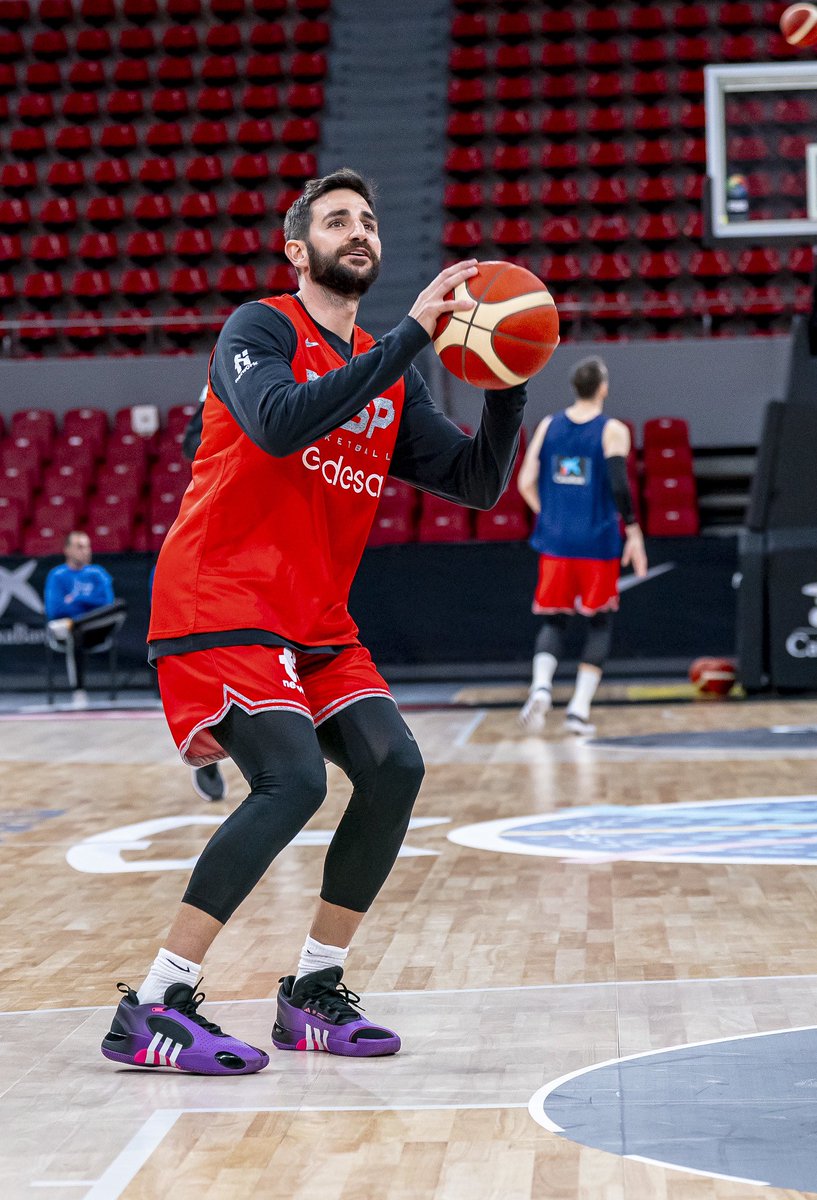 PasionBasketNBA's tweet photo. Estamos a lunes, pero estas fotos nos alegran la semana entera a todos 😍 https://t.co/brJj5fQkYX