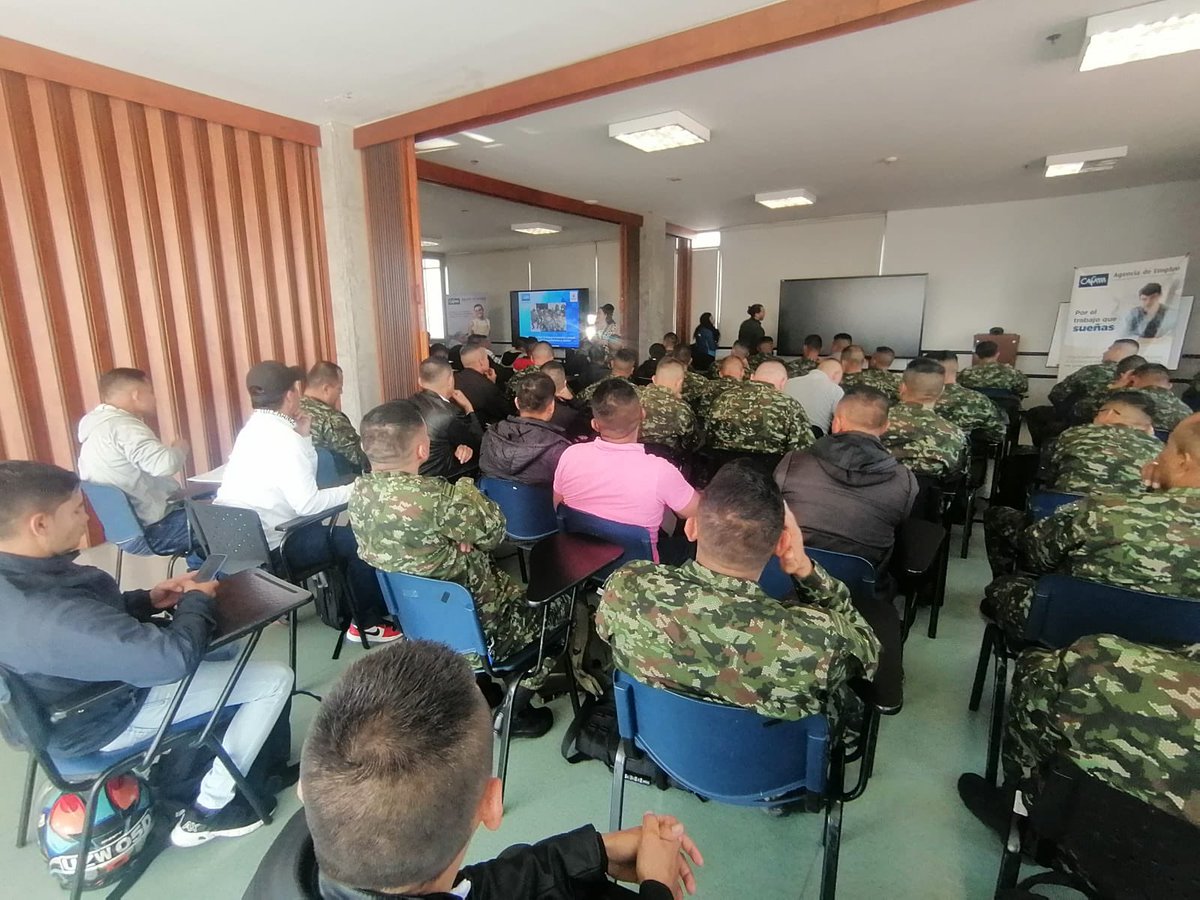 Mindefensa (@mindefensa) on Twitter photo En el marco de la alianza con la Agencia de Empleo de <a href="/CafamOficial/">CafamOficial</a>, se realizó el ‘Taller de Herramientas Básicas para Búsqueda de Oportunidades Laborales’ en el que participaron 400 Soldados Profesionales del <a href="/COL_EJERCITO/">Ejército Nacional de Colombia</a>, que están en el Programa de Preparación para el Retiro En el marco de la alianza con la Agencia de Empleo de <a href="/CafamOficial/">CafamOficial</a>, se realizó el ‘Taller de Herramientas Básicas para Búsqueda de Oportunidades Laborales’ en el que participaron 400 Soldados Profesionales del <a href="/COL_EJERCITO/">Ejército Nacional de Colombia</a>, que están en el Programa de Preparación para el Retiro